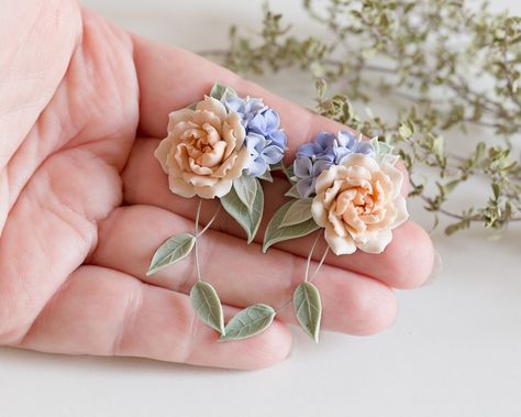 Hand sculpting of each petal! Unique earrings with pink peach peony and blue hydrangea flowers. Beautiful floral bridal Earrings. You won't find a similar pair of earrings anywhere else! Over 10 years of perfecting the craft of making polymer clay flowers. You can only buy on Pinkoi Flower Polymer Clay Earrings, Peach Peony, Sage Green Leaves, Bridesmaid Earring, Peony Roses, Clay Flower Jewelry, Blossom Wedding, Flower Polymer Clay, Peach Peonies