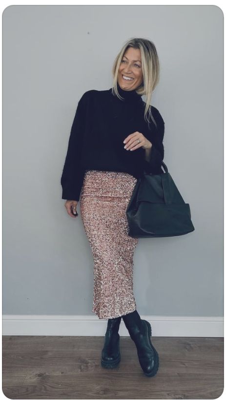 Sequin Skirt Outfit Winter, Sequin Pencil Skirt Outfit, Casual Sequin Outfit, Sequin Midi Skirt Outfit, Sequence Skirt Outfit, Black Sequin Skirt Outfit, Midi Skirt Outfit Casual, Midi Skirt Outfit Winter, Pink Sequin Skirt