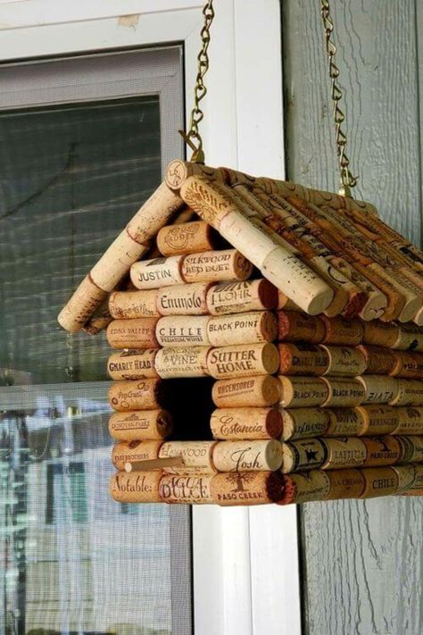 If you love DIY projects, using wine corks is an excellent way. They are collected after each party with family and friends… Wine Cork Birdhouse, Wine Cork Diy Projects, Cork Diy Projects, Cork Crafts Christmas, Koti Diy, Wine Cork Projects, Cork Crafts Diy, Wine Cork Diy Crafts, Wine Cork Diy