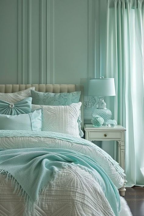 Baby Blue Bedrooms, Bedroom Color Scheme Ideas, Colored Lamps, Blue Green Bedrooms, Aqua Bedrooms, Mint Green Bedroom, Mint Green Rooms, Summer Bedroom Decor, Mint Bedroom