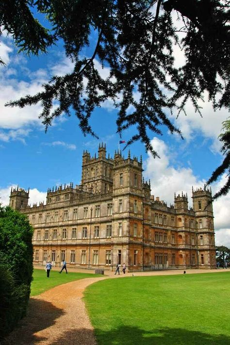 Hampshire England, English Architecture, Castle Home, Highclere Castle, Modern Photographers, Famous Buildings, Uk Photography, Contemporary Photographers, Stately Home