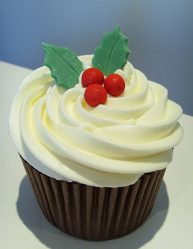 Explore thecustomcakeshop's photos on Flickr. thecustomcakeshop has uploaded 787 photos to Flickr. Jul Mad, Holiday Cupcakes, Xmas Cake, Cupcake Designs, Christmas Sweets, Xmas Food, Christmas Cupcakes, Christmas Cooking, Themed Cupcakes