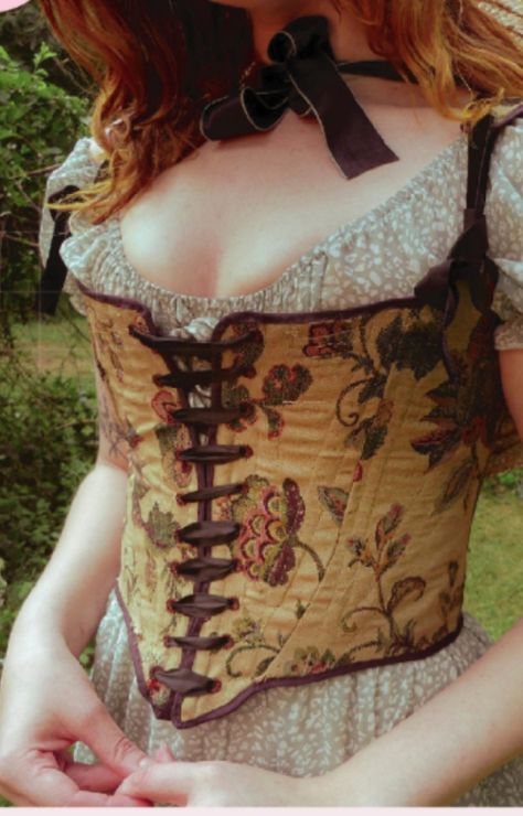 Renfaire Corset, Godmother Aesthetic, Medieval Cottagecore, Potion Maker, Medieval Revival, Renn Faire, Fairycore Fashion, Cottage Core Fashion, Medieval Clothes