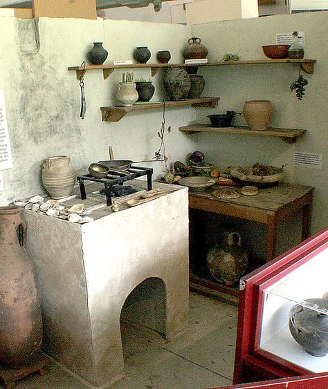 A kitchen set up probably in some museum inspired from Roman Britain kitchen spaces of that time. Roman Kitchen, Ancient Roman Food, Roman House, Leicester Uk, Roman Villa, Roman Britain, Pompeii And Herculaneum, Rome Antique, Roman Architecture