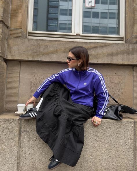 rebeca oksana | spring is officially maxi skirt season 🎀⭐️🍒 | Instagram Rebeca Oksana, Adidas Track Jacket Outfit, Adidas Jacket Outfit, Adidas Track Pants Outfit, Looks Adidas, Track Pants Outfit, Adidas Art, Football Jersey Outfit, Chica Cool