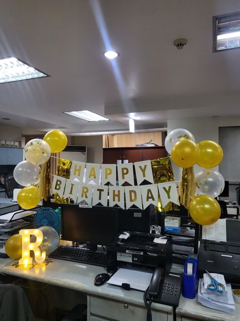 Try this simple birthday office decoration in a limited space. Birthday Decor Office Desks, Office Happy Birthday Decorations, Decorate Desk For Birthday, Decorate Office For Birthday, Birthday Decoration Office, Birthday Desk Decorations, Birthday Cubicle Decorations, Birthday Desk Decorations Offices, Office Birthday Decorations For Boss