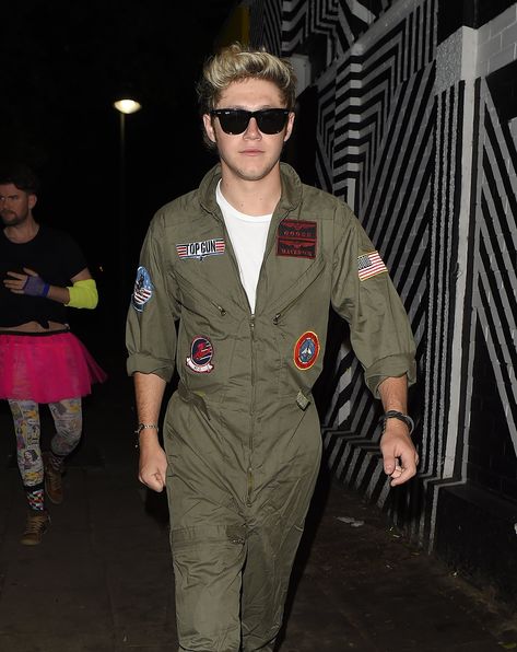 When He Dressed Up as a Pilot and Flew Right Onto Your Radar 80s Birthday, Niall Horan Baby, Laura Whitmore, One Direction Niall, Irish Singers, 80's Party, James Spader, Irish Princess, 80s Movies