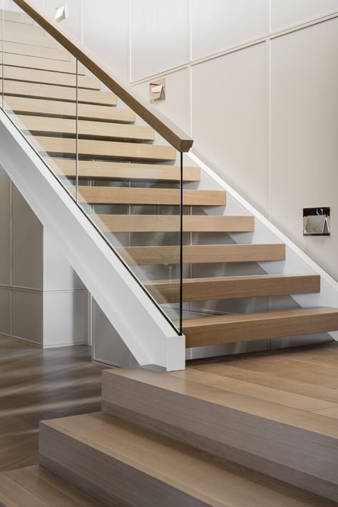 Studio Mcgee Stairs, Mountainside Retreat, Staircase Manufacturers, Glass Railing Stairs, Stair Rails, Staircase Railing Design, Basement Living, Glass Stairs, Stair Railing Design