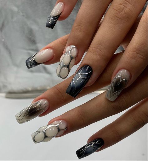 Y2k Aesthetic Nails, Hair Vacation, Hair Y2k, Hippie Nails, Airbrush Nails, Edgy Nails, Goth Nails, Grunge Nails, Y2k Nails