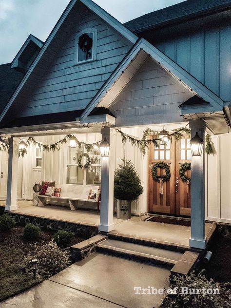 Farmhouse Christmas Front Porch, Christmas Front Porch Decor Ideas, Christmas Front Porch Decor, Modern Farmhouse Christmas, Front Porch Decor Ideas, Rustic Porch, Christmas Tours, Farmhouse Porch, Christmas Front Porch