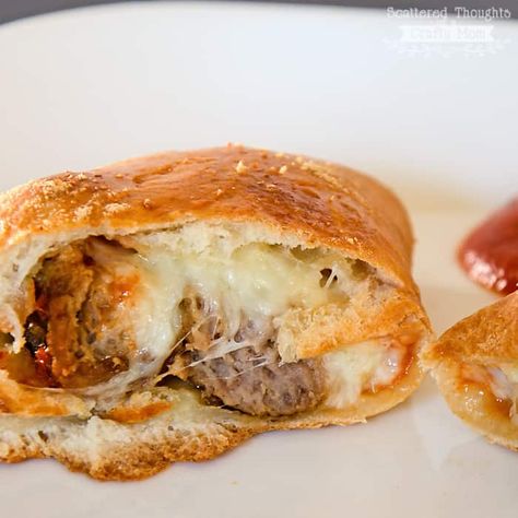 Easy Meatball Calzones Meatball Calzone Recipe, Meatball Stromboli Recipe, Meatball Calzone, Calzone Recipe Easy, Leftover Meatloaf, Easy Meatball, Stromboli Recipe, Calzone Recipe, Healthy Pizza Recipes