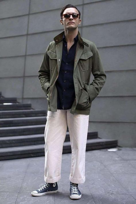 Converse High Outfit, Field Jacket Outfit, High Top Sneakers Outfit, M65 Jacket, M65 Field Jacket, Combat Jacket, White Jeans Men, Outdoor Coats, Suede Chukkas