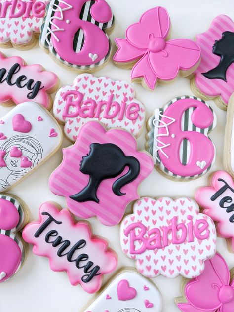 Barbie Birthday Cookies Decorated, Barbie Themed Decorated Cookies, Barbie Movie Cookies, Barbie Cookie Ideas, Barbie Iced Cookies, Disco Barbie Cookies, Barbie Themed Cookies, Barbie Royal Icing Cookie, Barbie Cookies Birthdays