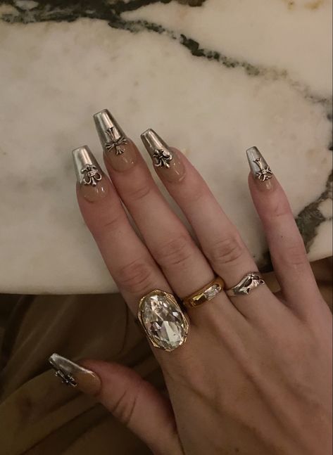 Silver Chrome Nails With Cross, Gold Chrome Heart Nails, Gold And Silver Chrome Nails, Silver And Gold Chrome Nails, Gold Chrome Hearts, Rich Girl Nails, Metallic Nail Designs, Chrome Hearts Nails, Nail Design 2023