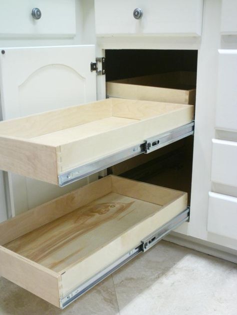 Pull Out Shelves Kitchen, Corner Pictures, Shelf Solutions, Woodworking Kitchen Cabinets, Pull Out Storage, Pull Out Shelf, Corner Drawers, Shiplap Kitchen, Cabinet Woodworking Plans