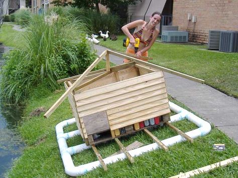 Duckworks Magazine - The Making of Duckhouse Floating Duck House, Duck House Diy, Duck House Plans, Goose House, Duck Coop, Duck House, Duck Pond, Urban Homesteading, Mini Farm