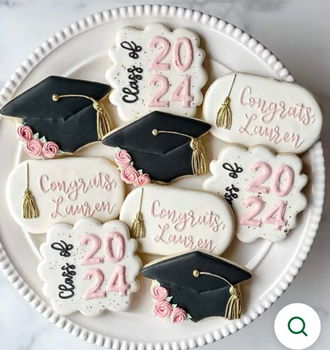 Graduation Cookies 2024, Graduation Cakepops, Graduation Party Planner, College Grad Party, Decorate Cookies, Matric Dance, Graduation Party Planning, Senior Ideas, Graduation Photography Poses