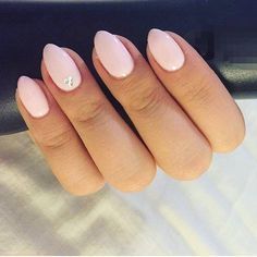 love the short length and cut of these nails Rounded Acrylic Nails, Kutek Disney, Manikur Kuku, Light Pink Nails, Gel Nail Art Designs, Semi Permanente, Nail Art Gel, Nagel Tips, Almond Nails Designs