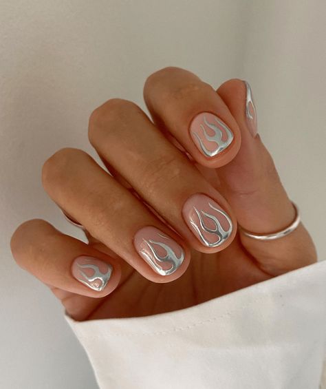 37 Chrome Nails Designs and Nail Art Ideas + Polish to Try in 2024 Nail Art Chrome, Chrome Manicure, Pink Chrome Nails, Minimal Nails Art, Manikur Kuku, Chrome Nails Designs, Blue Chrome, Nagellack Trends, White Chrome