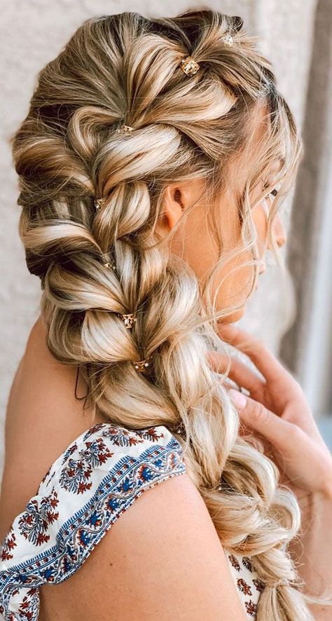 8. Pull Through Side Braid Looking for hairstyles to rock this season and never go out of style? Braids will never go out of... Side Plait Hairstyles, Side Braid Wedding, Easy Side Braid, Cute Side Braids, Tan Skin Blonde Hair, Style Braids, Side Braid Hairstyles, Plaits Hairstyles, Going Out Hairstyles