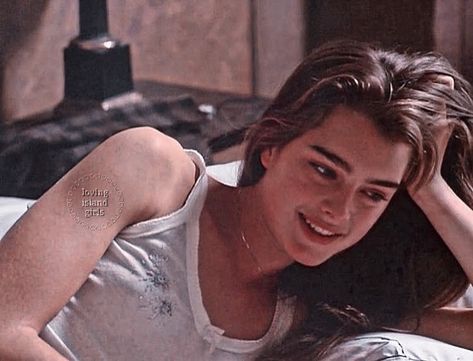 Endless Love 1981, Brooke Shields Young, Thick Eyebrows, Brooke Shields, Endless Love, Beauty Icons, Face Claims, Cortes De Cabello Corto, Pretty Woman