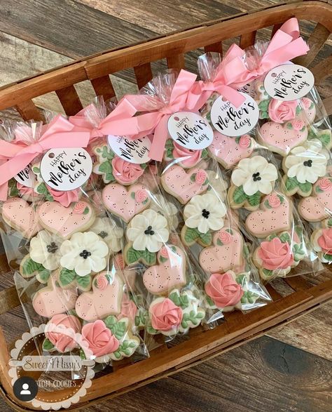 Mother’s Day Cookies, Mothers Day Cookies, Mothers Day Cake Ideas, Sugar Cookie Royal Icing, Cookie Bouquet, Mothers Day Cake, Spring Cookies, Sugar Cookie Designs, Creative Cookies