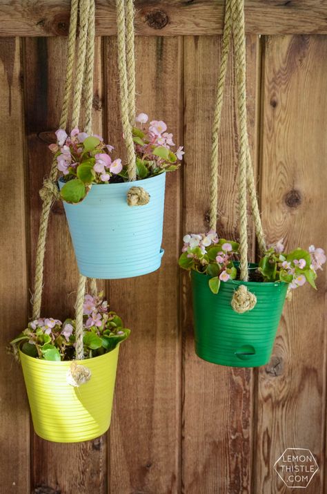 DIY Hanging Planters for the Patio Gift Challenge, Diy Yard Games, Diy Hanging Planter, Cement Garden, Patio Planters, Diy Outdoor Decor, Garden Markers, Diy Valentines Crafts, Diy Yard