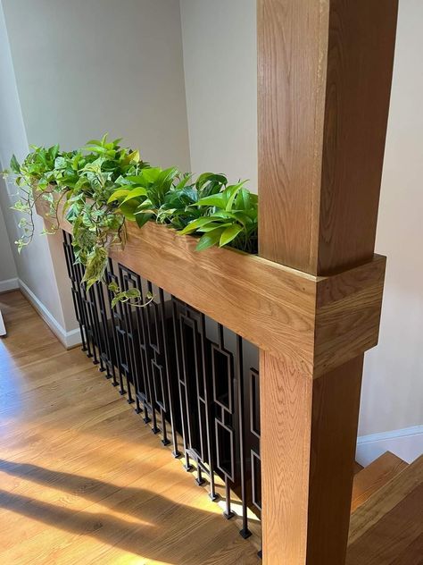 Half Wall Top Of Staircase, Plants On Half Wall, Modern Pony Wall, Stairwell Railing Ideas, Pony Wall Entryway, Half Wall Railing, Hall Ways Ideas Narrow, Basement Half Wall Ledge Ideas, Bookcase Railing