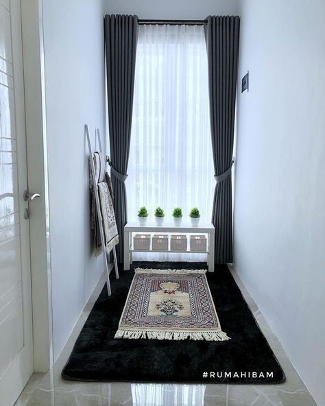 Decoraciones Ramadan, Muslim Prayer Room Ideas, Reka Bentuk Dalaman, Prayer Room Ideas, Bilik Idaman, Prayer Corner, Islamic Decor, Prayer Room, Living Room Decor Apartment