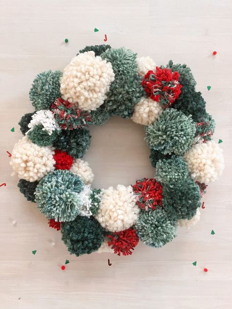 Pom Pom Christmas Wreath, Diy Crochet Christmas, Christmas Wreath Supplies, Christmas Pom Pom Crafts, Diy Fall Ideas, Pom Pom Christmas, Christmas Amigurumi, Christmas Pom Pom, Diy Pom Poms