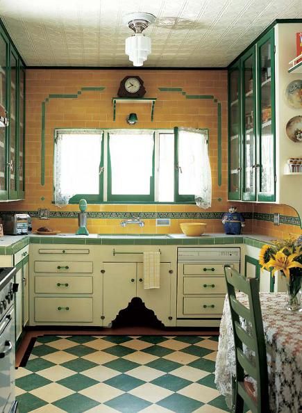 cgmfindings: #ArtDeco Vintage Yellow Kitchen                                                                                                                                                                                 More Vintage Art Deco Kitchen, Vintage Yellow Kitchen, Interior Art Deco, 1930s Kitchen, Tudor Kitchen, Old Fashioned Kitchen, Art Deco Kitchen, Interior Dapur, Kitchen Retro