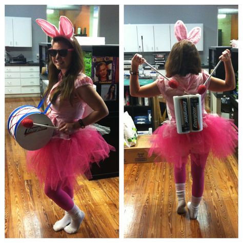 Energizer Bunny Costume, Funny Diy Costumes, Office Halloween Costumes, Halloweenský Makeup, Halloween Costumes For Work, Energizer Bunny, Clever Halloween, Diy Costumes Women, Bff Halloween Costumes