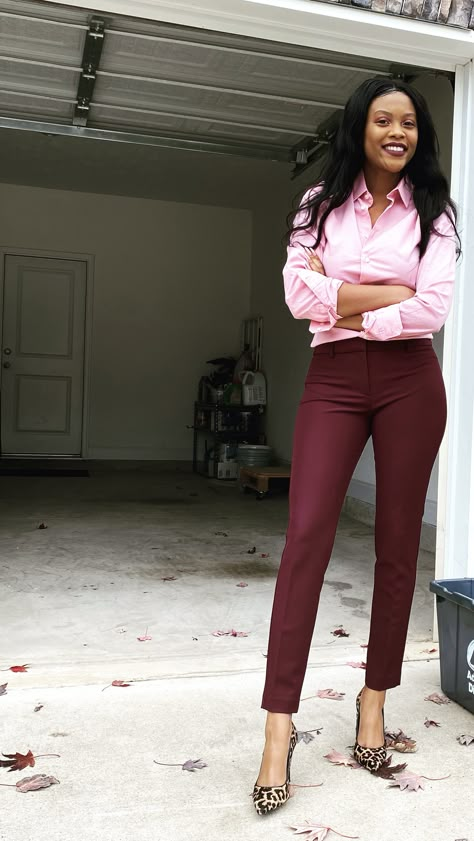 Dark Pink Pants Outfit Work, Burgundy And Blush Outfit, Wine Color Pants Outfit, Burgundy Slacks Outfit Women, Wine Color Combinations Outfits, Pink And Maroon Outfit, Pink Slacks Outfit Work, Wine Pants Outfit, Maroon Pants Outfit Work