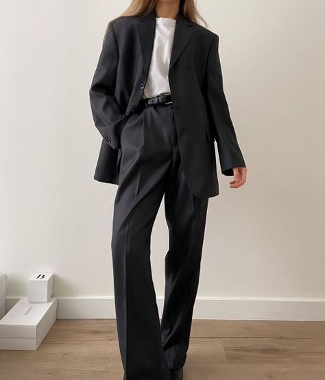 Gender Neutral Formal Attire, Formal Wear Women Aesthetic, Business Formal Aesthetic, Masculine Female Outfits Formal, Women In Masculine Clothing, Women Masculine Outfit, Formal Masculine Outfit, Masculine Business Casual For Women, Androgynous Professional Outfits