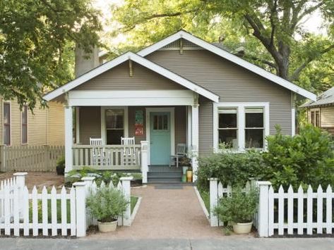 Homes With Great Curb Appeal in Austin, Texas | Landscaping Ideas and Hardscape Design | HGTV Cottage Exterior Colors, Tiny House Plans Small Cottages, Small Cottage Designs, House Makeovers, Pelan Rumah, Small Cottages, Best Tiny House, Cottage Exterior, White Picket Fence