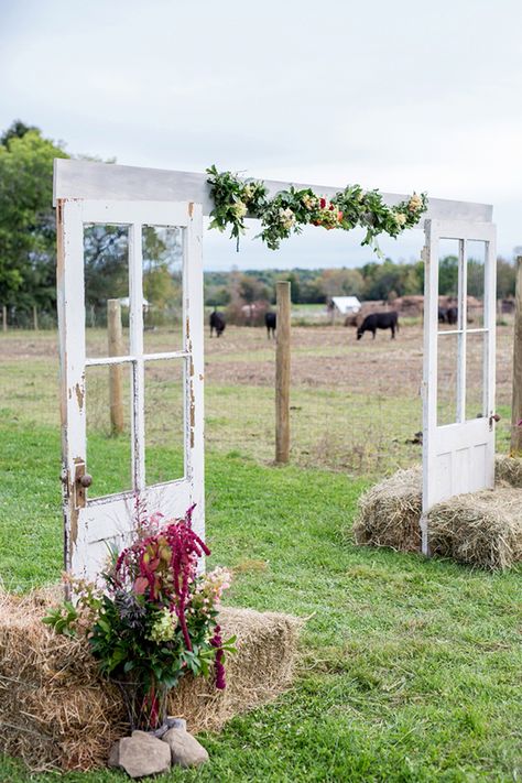 Old Doors Wedding, Hay Bale Wedding, Rustic Wedding Details, Wedding Arch Rustic, Wedding Doors, Rustic Farm Wedding, Wedding Entrance Decor, Rustic Wedding Decorations, Rustic Boho Wedding