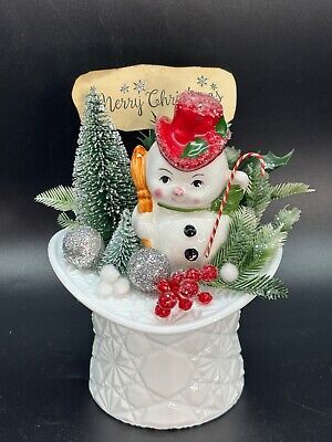 Repurposed Linens, Antique Crafts, Christmas Assemblage, Dish Gardens, Christmas Booth, Kitschy Christmas, Christmas Diorama, Retro Christmas Decorations, Teacup Crafts