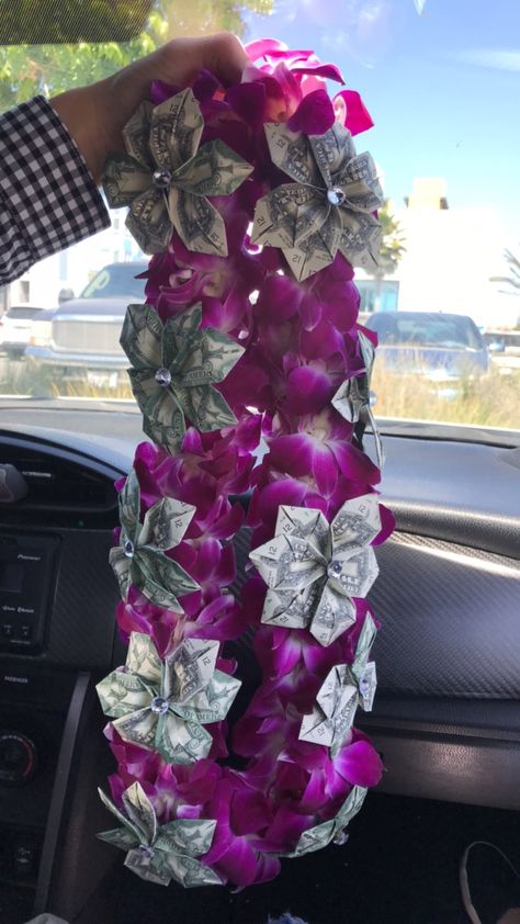 Graduation Flower Money Lei Graduation Leis Flower, College Graduation Leis, Graduation Flower Lei, Flower Leis For Graduation, How To Make Money Leis For Graduation, Grad Lays, Graduation Necklace Ideas, Graduation Lay, Money Leis For Graduation Diy