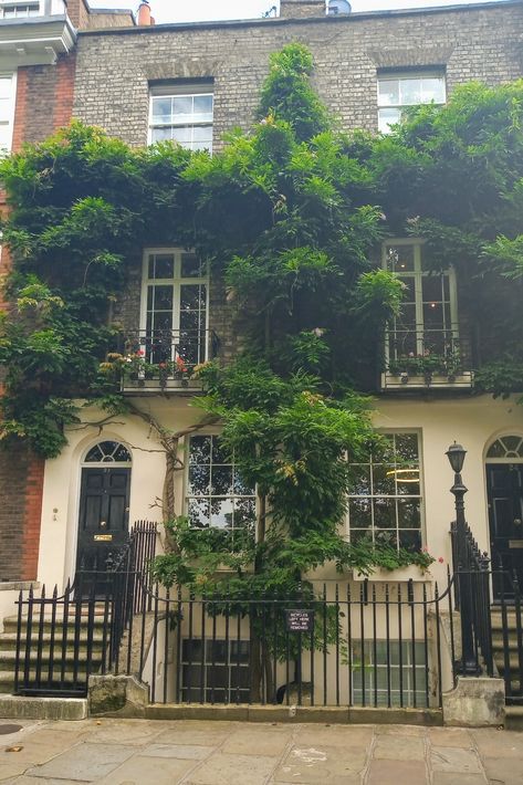 Small City House Exterior, Richmond London Houses, Downtown Townhouse, Lawyer House, Terraced House Exterior, Dark Olympus, Richmond House, London Terrace House, English Townhouse