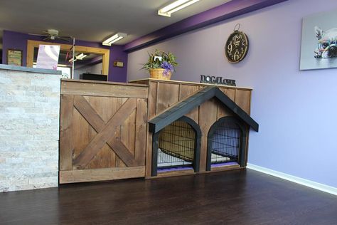 Grooming Salon front entry Boarding Facility Organization, Dog Grooming Salon Ideas Decor Rustic, Groomer Salon, Grooming Salon Ideas, Dog Grooming Salon Ideas, Dog Grooming Salon Decor, Grooming Room, Dog Boarding Ideas, Pet Grooming Shop