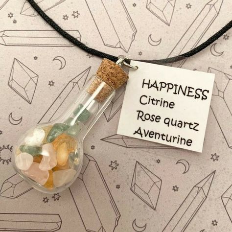 Witchcraft Charms, Witch Jars, Witch Protection, Bottle Necklace Diy, Crystal Alter, Happiness Spell, Witches Jar, Spell Bottles, Jar Necklace