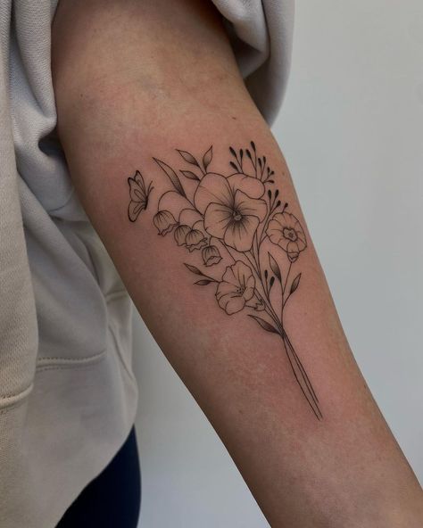 Flower Tattoos Marigold, Honeysuckle Tattoos, Best Flower Bouquet, Aster Tattoo, Aster Flower Tattoos, Honeysuckle Tattoo, Violet Flower Tattoos, Emoji Tattoo, Marigold Tattoo