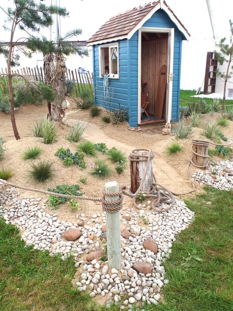 Sandy Landscape Ideas, Seaside Garden Ideas Beach Themes, Beach Themed Garden, Coastal Landscaping Ideas Beach Gardens, Aesthetic Yard, Coastal Landscaping Ideas, Sandy Landscape, Beach Theme Garden, Coastal Backyard