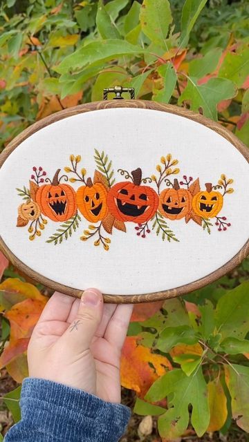 Jackolantern Embroidery, Creepy Embroidery, Jackolantern Patterns, Hand Stiching, Embroidery Things, Pumpkin Embroidery, Denim Bag Patterns, Secret Pal, Halloween Embroidery Designs