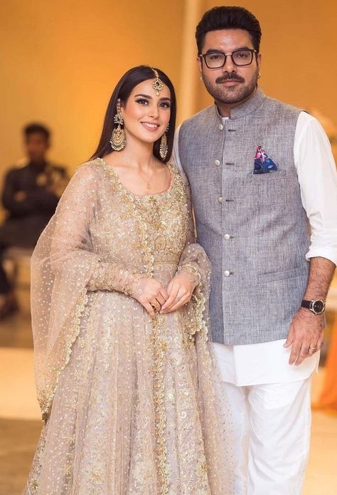 Nikkah Dress For Sisters, Pakistani Couple, Asian Wedding Dress Pakistani, Brides Sister, Shadi Dresses, Desi Wedding Dresses, Nikkah Dress, Couple Wedding Dress, Iqra Aziz