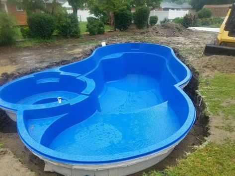 10 Facts About Fiberglass Pools You Should Know Before Buying Fiberglass Pool Cost, Small Fiberglass Pools, Jacuzzi Ideas, Pools Ideas, Small Inground Pool, Firefly Lane, Pool Cost, Awesome Houses, Living Pool