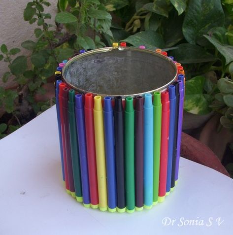 Cards ,Crafts ,Kids Projects: Recycling Craft- Pen stand from sketch pens Recycled Pens, Diy Easy Crafts, Craft From Waste Material, Pen Craft, Pen Stand, Diy Yarn Crafts, Iphone Wallpaper Girly, Yarn Diy, Card Making Tutorials