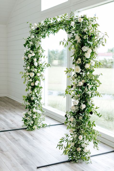 Simple Wedding Ceremony, Flower Arch Wedding, Simple Wedding Arch, Sweetheart Table Backdrop, Classic Black And White Wedding, White Wedding Inspiration, Arbor Decor, Lake House Wedding, Floral Arch Wedding