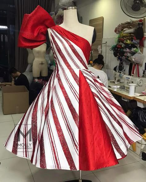 MollyNguyenDesign on Instagram: "Our lovely Dress for our special client ❤️❤️❤️" Holiday Dress Sewing, Christmas Couture Fashion, Christmas Dress Up Ideas, Diy Christmas Dress, Christmas Clothes Ideas, Vintage Christmas Dresses, Christmas Costume Ideas, Christmas Ball Dress, Whoville Costumes