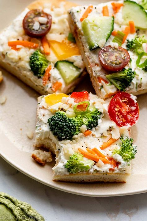 Vegetable Cream Cheese Recipe, Vegetable Pizza Crust, Cold Vegetable Pizza, Homemade Veggie Pizza, Veggie Flatbread Pizza, Greek Yogurt Cream Cheese, Cold Veggie Pizza, Appetizer Recipes Cold, Yogurt Cream Cheese